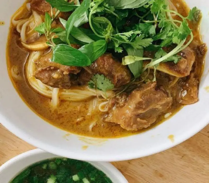 Điểm danh 10 qu&aacute;n phở b&ograve; sốt vang đặc sắc của H&agrave; Nội 12