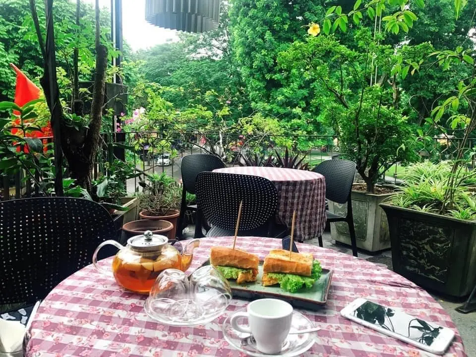 Điểm mặt những qu&aacute;n cafe đẹp H&agrave; Nội với nhiều kh&ocirc;ng gian tuyệt vời 22