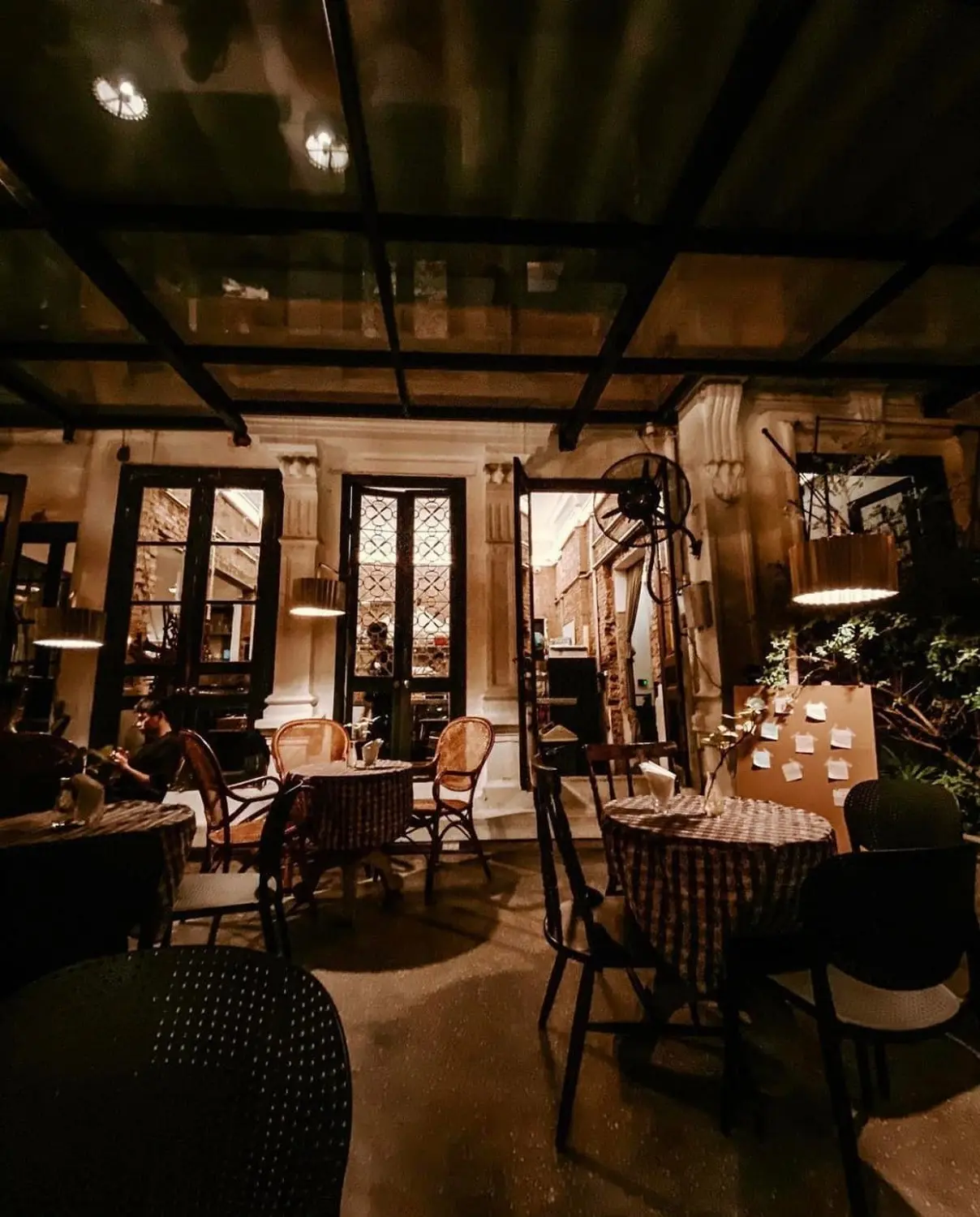 Điểm mặt những qu&aacute;n cafe đẹp H&agrave; Nội với nhiều kh&ocirc;ng gian tuyệt vời 21
