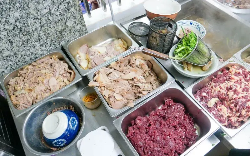 Gh&eacute; thăm qu&aacute;n phở Hồ Lợi, thưởng thức hương vị đặc trưng H&agrave; Th&agrave;nh 6