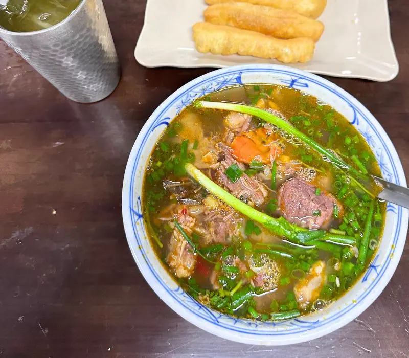 Gh&eacute; thăm qu&aacute;n phở Hồ Lợi, thưởng thức hương vị đặc trưng H&agrave; Th&agrave;nh 9