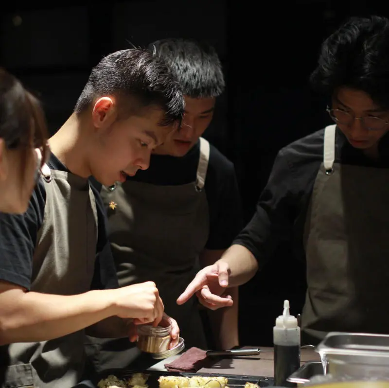Gia Restaurant, thi&ecirc;n đường ẩm thực ph&iacute;a sau c&aacute;nh cửa 11
