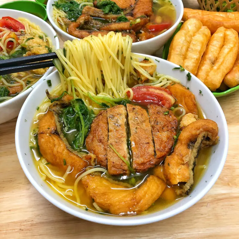 Kh&aacute;m ph&aacute; 10 qu&aacute;n b&uacute;n c&aacute; H&agrave; Nội nức tiếng thủ đ&ocirc; 10