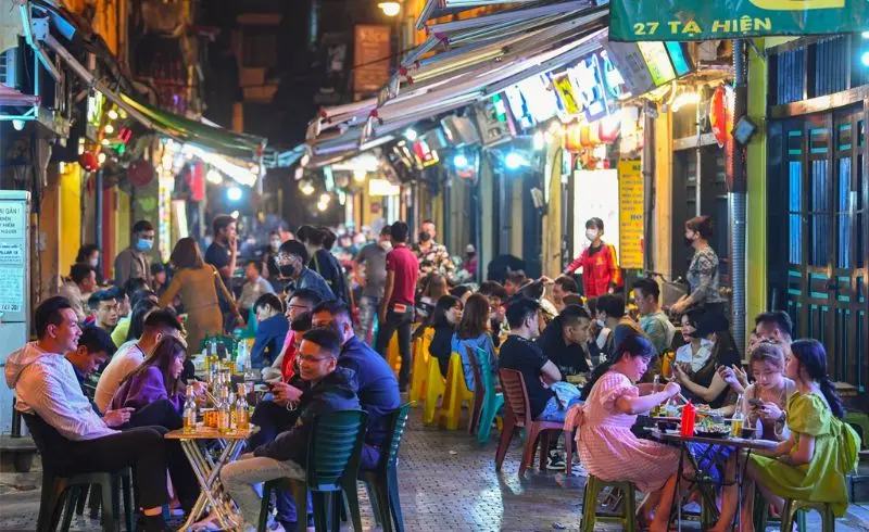 Kh&aacute;m ph&aacute; 15 phố ẩm thực H&agrave; Nội với đủ m&oacute;n ngon đặc sản 4
