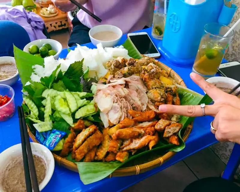 Kh&aacute;m ph&aacute; 15 phố ẩm thực H&agrave; Nội với đủ m&oacute;n ngon đặc sản 15