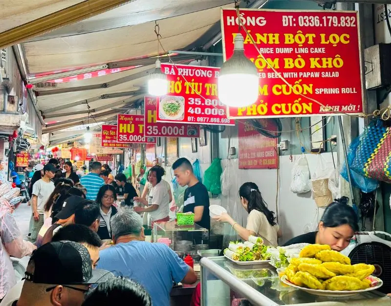 Kh&aacute;m ph&aacute; 15 phố ẩm thực H&agrave; Nội với đủ m&oacute;n ngon đặc sản 13