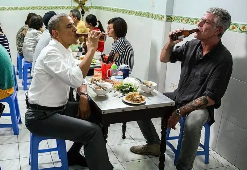 Kh&aacute;m ph&aacute; h&agrave;ng b&uacute;n chả Obama &ldquo;danh tiếng&rdquo; l&acirc;u năm tại H&agrave; Nội 5