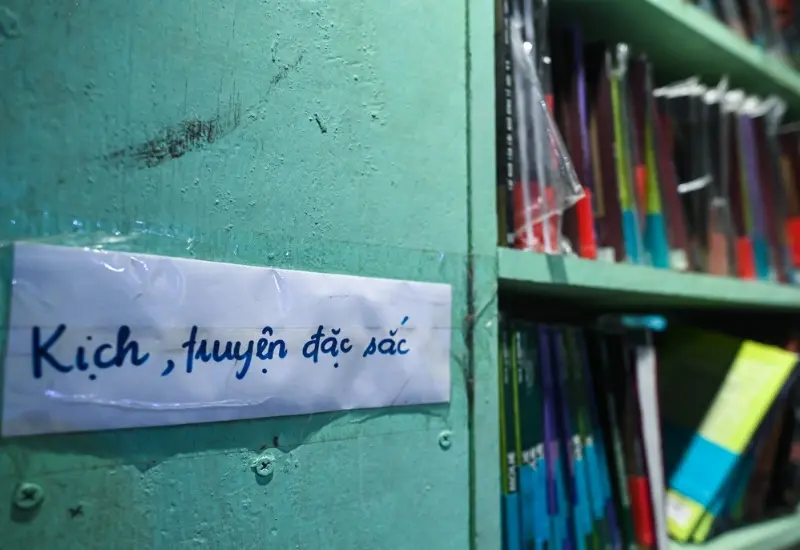 Kh&aacute;m ph&aacute; nh&agrave; s&aacute;ch M&atilde;o: Tiệm s&aacute;ch l&acirc;u đời bậc nhất H&agrave; Nội 11