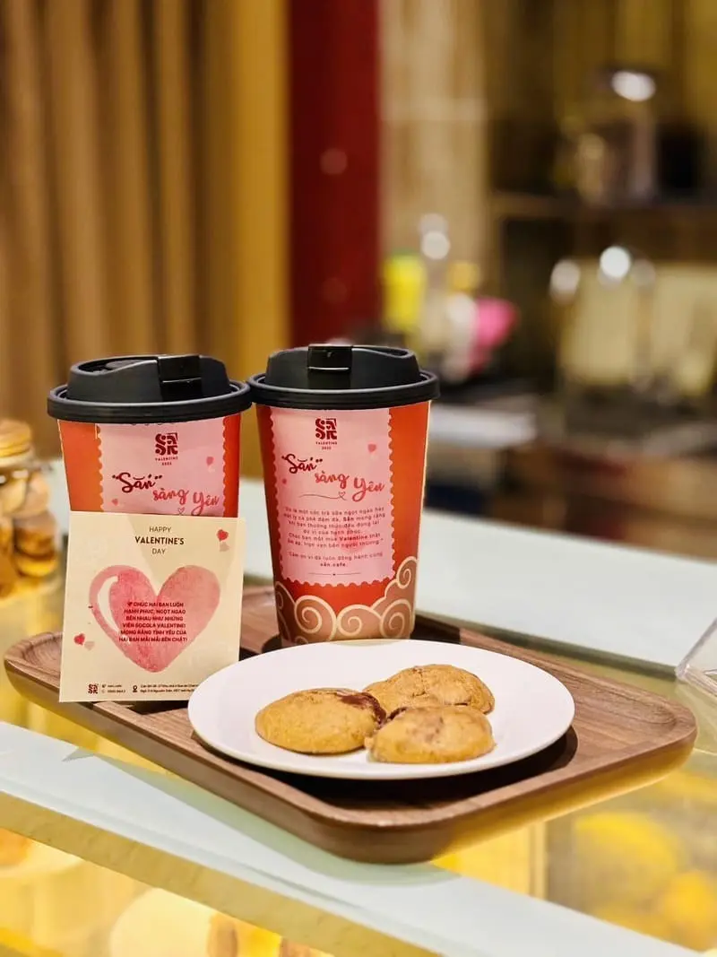 Kh&aacute;m ph&aacute; văn h&oacute;a tại Sắn.cafe c&ugrave;ng kh&ocirc;ng gian đậm chất Đ&ocirc;ng Hồ 8