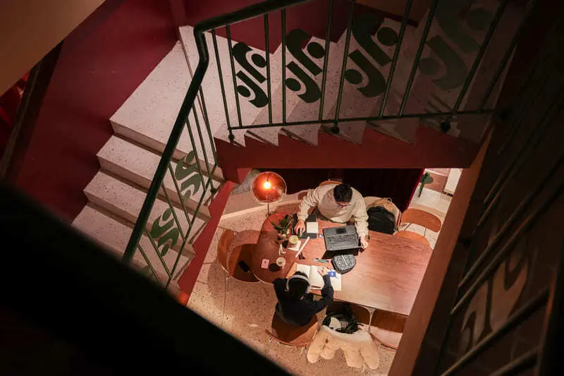 Kh&aacute;m ph&aacute; văn h&oacute;a tại Sắn.cafe c&ugrave;ng kh&ocirc;ng gian đậm chất Đ&ocirc;ng Hồ 11