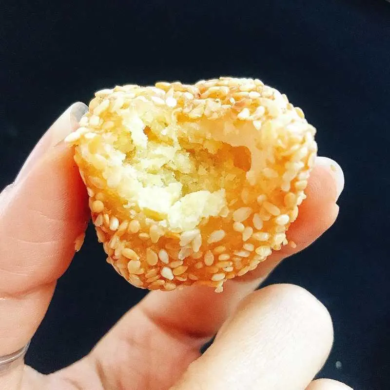 Những h&agrave;ng b&aacute;nh r&aacute;n H&agrave; Nội ngon bạn n&ecirc;n gh&eacute; đến 4