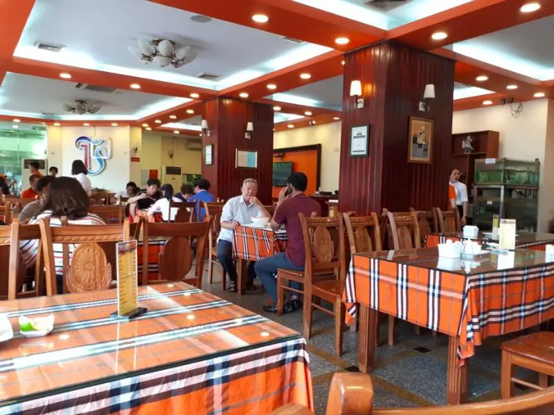 Phở 10 L&yacute; Quốc Sư, tinh hoa ẩm thực truyền thống Việt 3