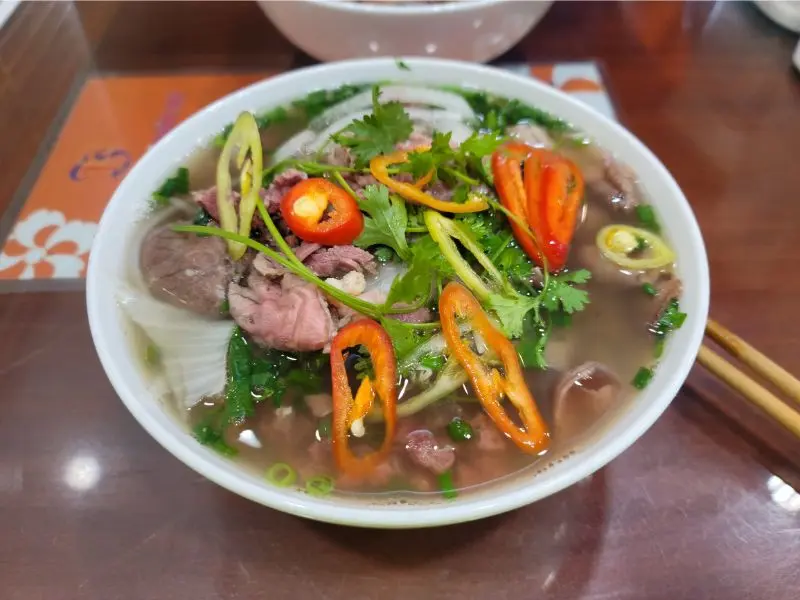Phở 10 L&yacute; Quốc Sư, tinh hoa ẩm thực truyền thống Việt 4