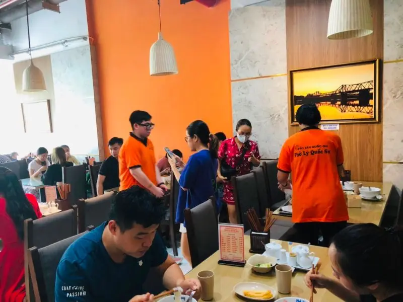 Phở 10 L&yacute; Quốc Sư, tinh hoa ẩm thực truyền thống Việt 10