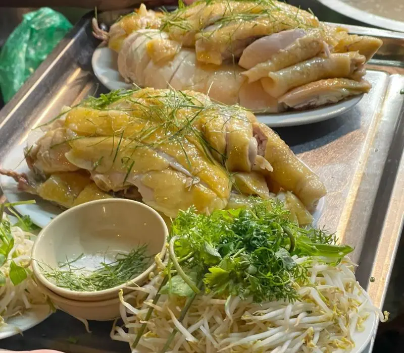 Phở g&agrave; Nguyệt, từ ẩm thực địa phương đến ng&ocirc;i sao Michelin 9