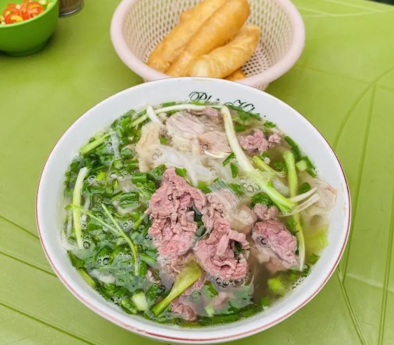Phở Kh&ocirc;i H&oacute;i, b&iacute; quyết th&agrave;nh c&ocirc;ng của m&oacute;n phở được Michelin đề cử 5