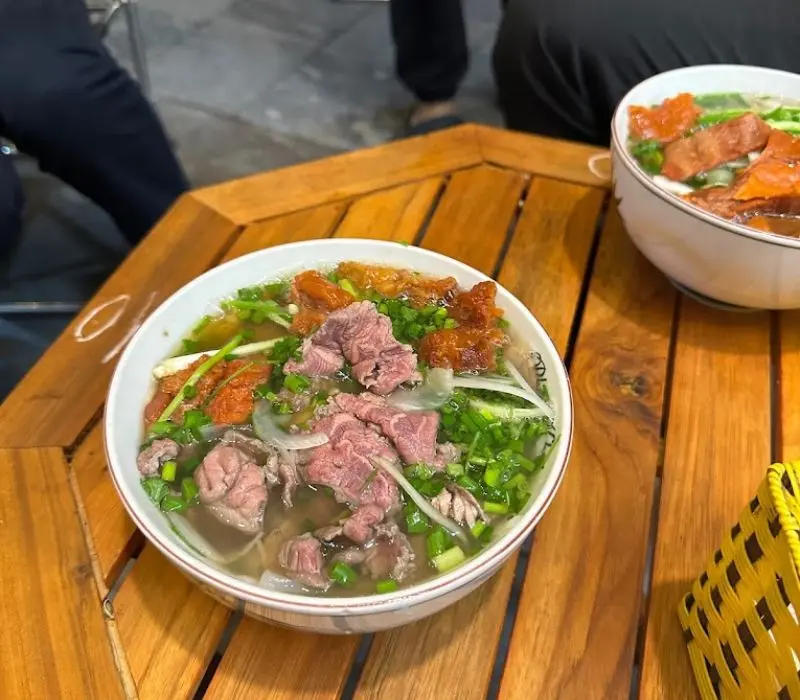 Phở Kh&ocirc;i H&oacute;i, b&iacute; quyết th&agrave;nh c&ocirc;ng của m&oacute;n phở được Michelin đề cử 6