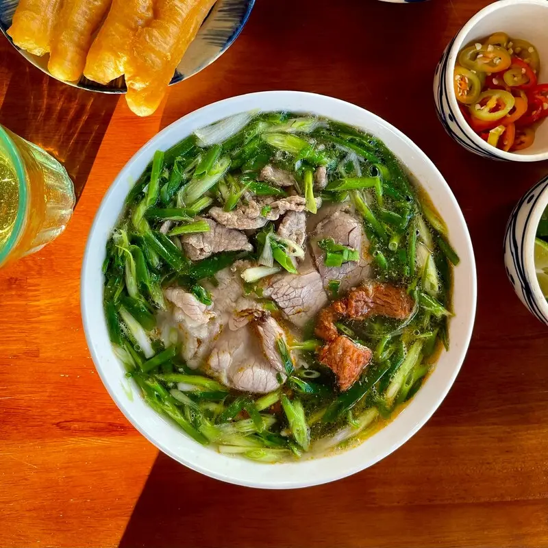 Phở Th&igrave;n L&ograve; Đ&uacute;c v&agrave; Phở Th&igrave;n Bờ Hồ, những c&aacute;i t&ecirc;n hấp dẫn trong l&agrave;ng phở thủ đ&ocirc; 4