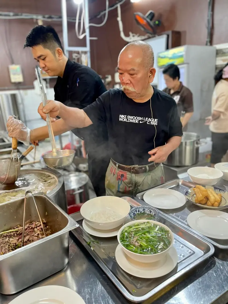 Phở Th&igrave;n L&ograve; Đ&uacute;c v&agrave; Phở Th&igrave;n Bờ Hồ, những c&aacute;i t&ecirc;n hấp dẫn trong l&agrave;ng phở thủ đ&ocirc; 2