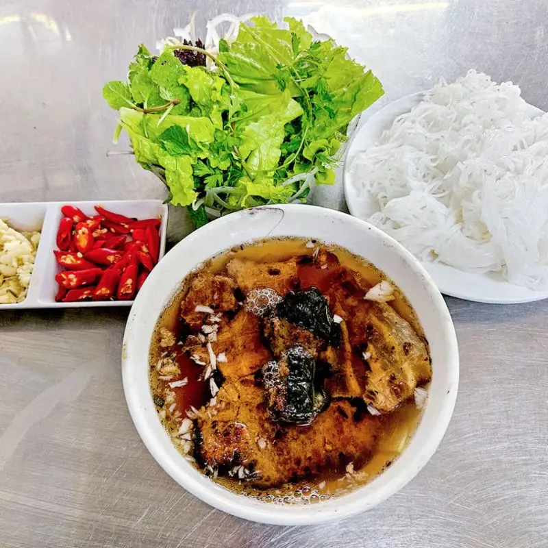 Qu&aacute;n B&uacute;n chả chan mang hương vị độc đ&aacute;o ghi danh v&agrave;o Bib Gourmand 3