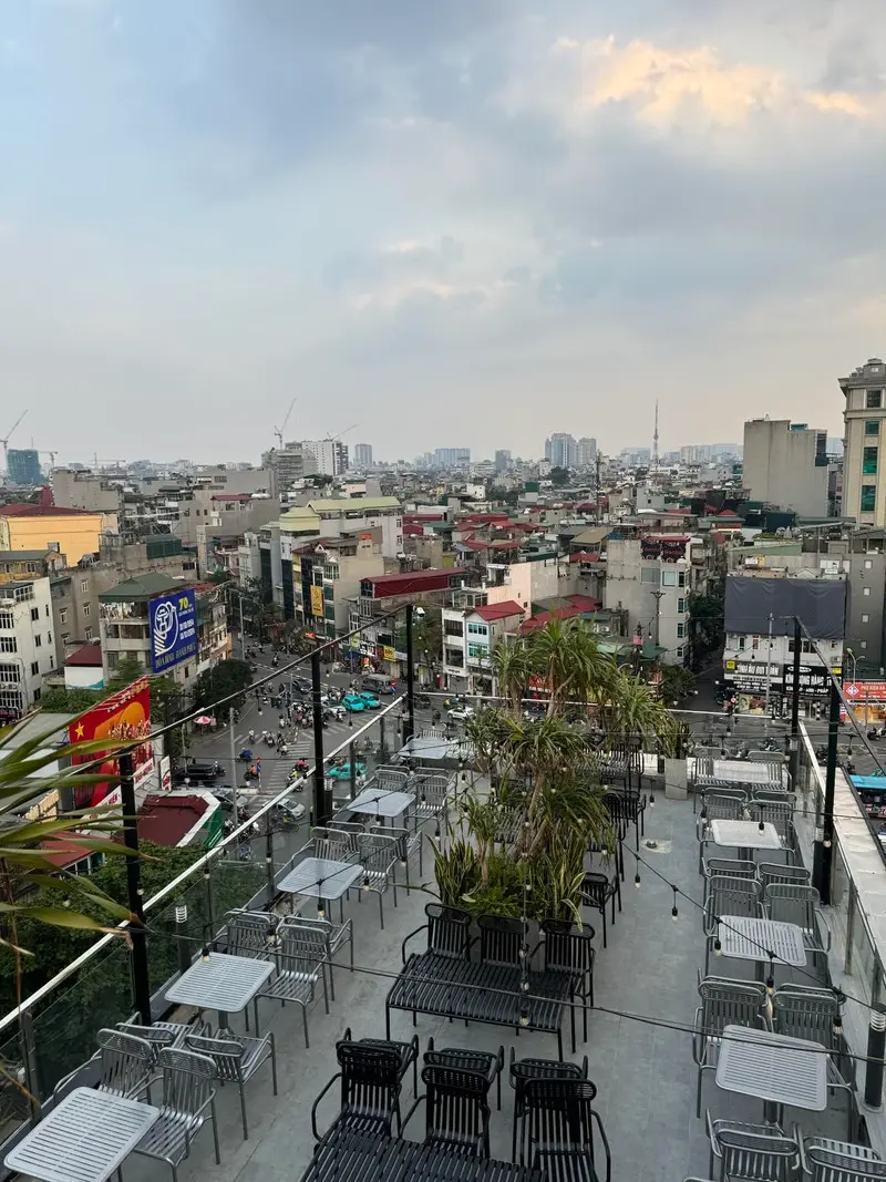 Review Aries Rooftop Coffee: Điểm hẹn giữa tầng m&acirc;y v&agrave; &aacute;nh ho&agrave;ng h&ocirc;n 2