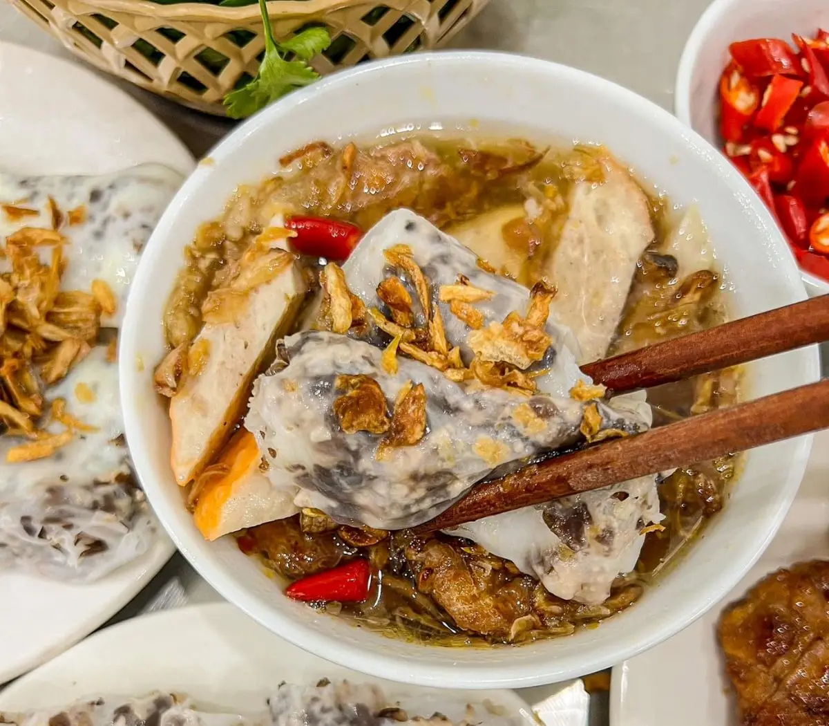 Review hai h&agrave;ng b&aacute;nh cuốn Đội Cấn nổi tiếng tại H&agrave; Nội 9
