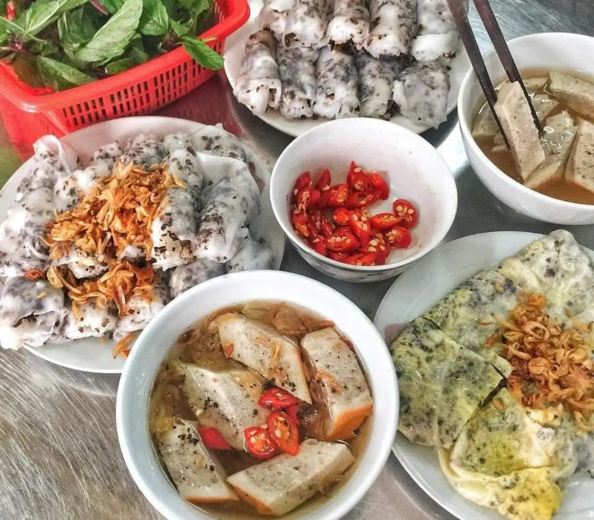 Review hai h&agrave;ng b&aacute;nh cuốn Đội Cấn nổi tiếng tại H&agrave; Nội 3