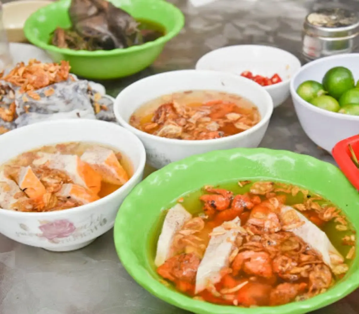 Review hai h&agrave;ng b&aacute;nh cuốn Đội Cấn nổi tiếng tại H&agrave; Nội 6
