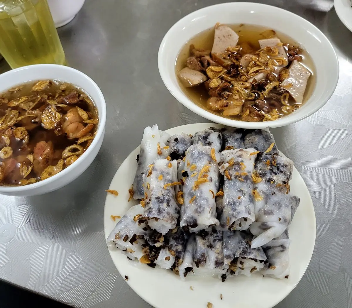 Review hai h&agrave;ng b&aacute;nh cuốn Đội Cấn nổi tiếng tại H&agrave; Nội 2