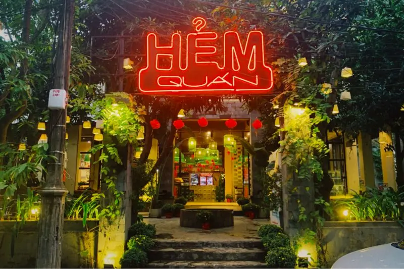 Review Hẻm Qu&aacute;n: Nơi mang ẩm thực S&agrave;i G&ograve;n đến thủ đ&ocirc; H&agrave; Nội 2