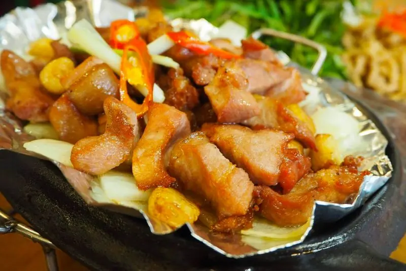 Review Hẻm Qu&aacute;n: Nơi mang ẩm thực S&agrave;i G&ograve;n đến thủ đ&ocirc; H&agrave; Nội 5