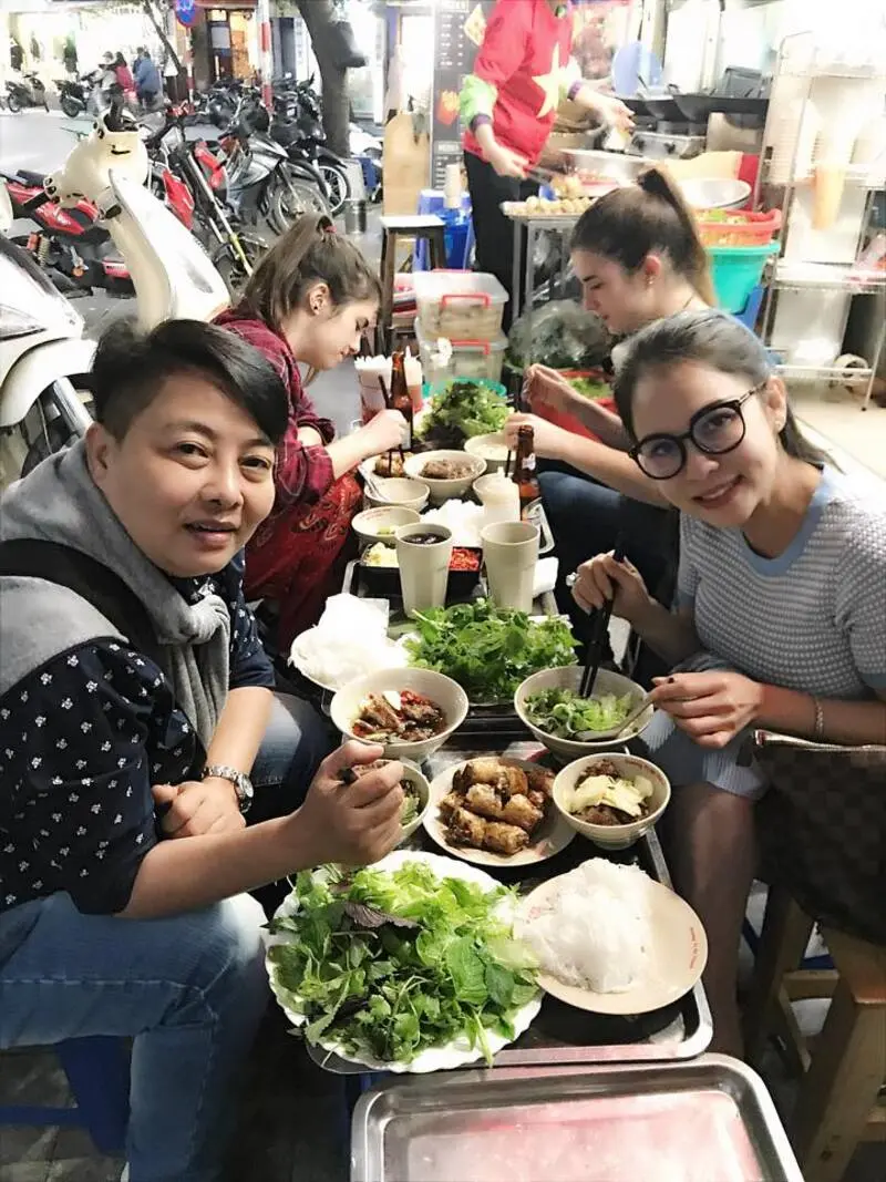 Thưởng thức Bún Chả Đắc Kim gói trọn tinh hoa ẩm thực Hà Nội 8