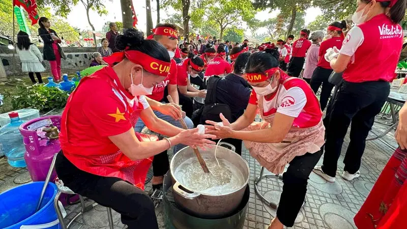 Thưởng thức ch&aacute;o se: M&oacute;n ch&aacute;o ăn bằng đũa độc đ&aacute;o người H&agrave; Nội 4