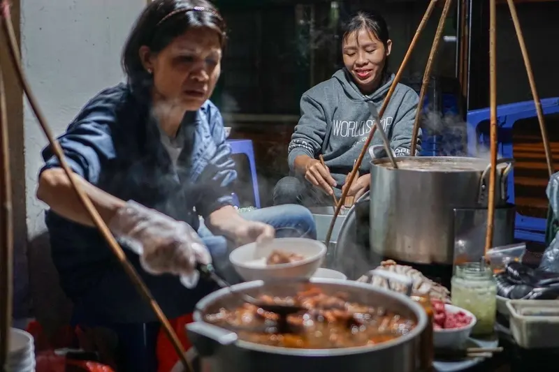 Thưởng thức đặc sản phở g&aacute;nh H&agrave; Nội với 6 qu&aacute;n phở nổi tiếng 3