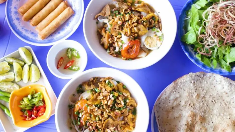 Thưởng thức m&igrave; Quảng H&agrave; Nội tại top 7 qu&aacute;n ngon đ&uacute;ng điệu 2