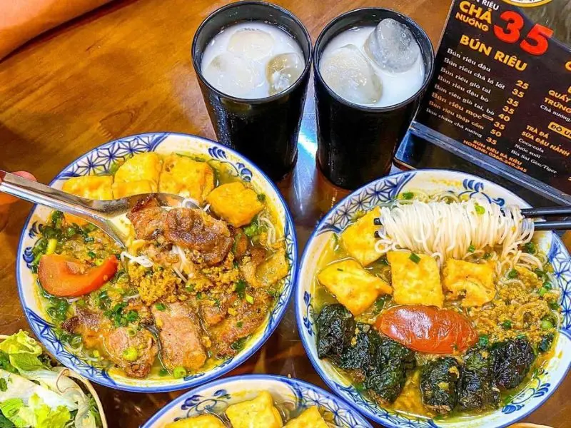 Top 10 qu&aacute;n b&uacute;n ri&ecirc;u ngon H&agrave; Nội được d&acirc;n s&agrave;nh ăn khuy&ecirc;n đi 9