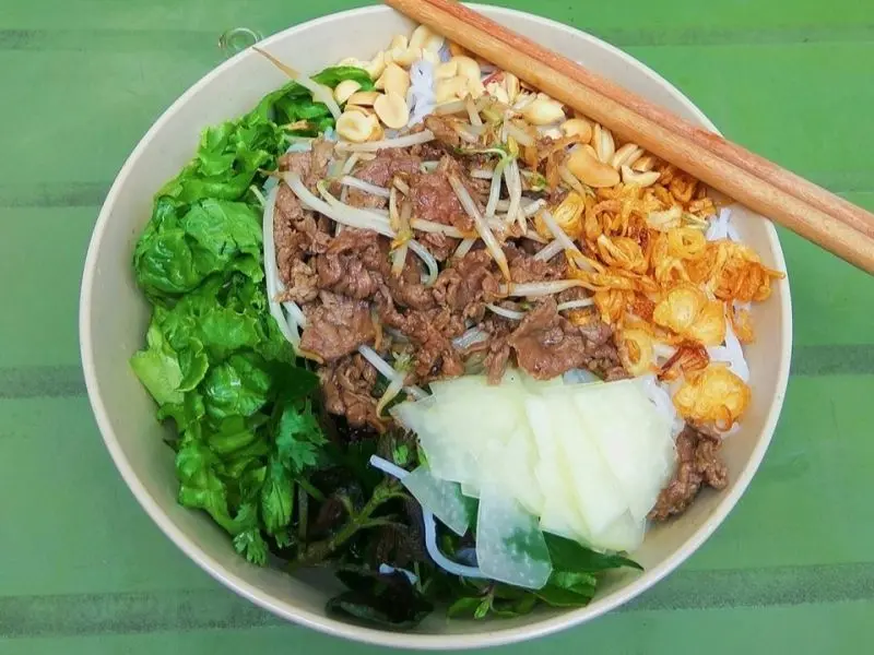 Top 10 qu&aacute;n b&uacute;n trộn Nam Bộ ngon nhứt n&aacute;ch tại H&agrave; Nội 9