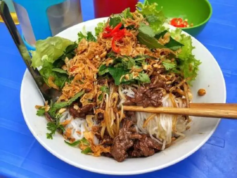 Top 10 qu&aacute;n b&uacute;n trộn Nam Bộ ngon nhứt n&aacute;ch tại H&agrave; Nội 7