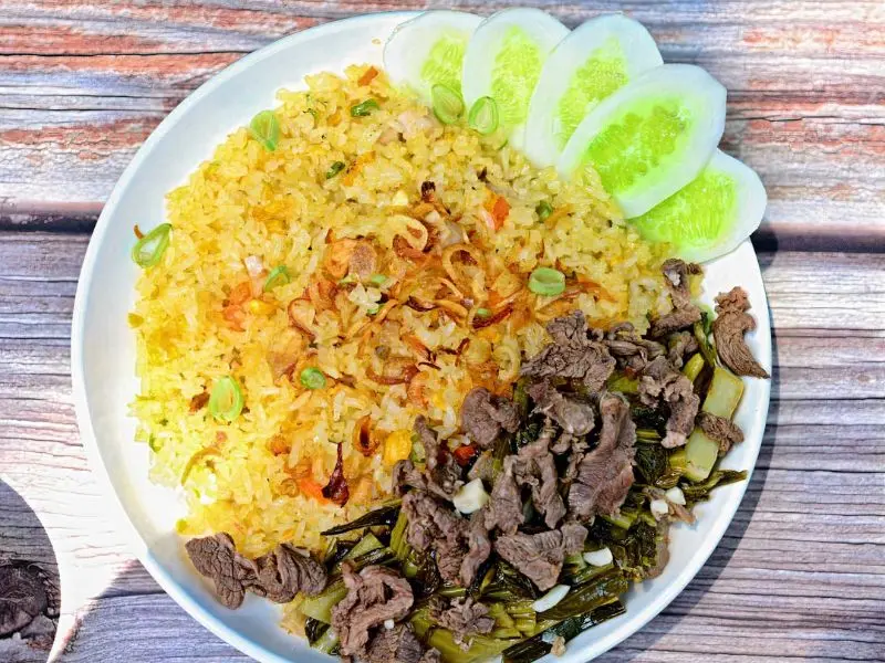 Top 10 qu&aacute;n cơm rang dưa b&ograve; thơm ngon, hương vị đậm chất phố cổ 4