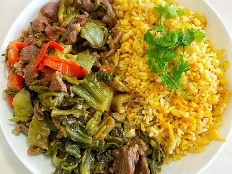 Top 10 qu&aacute;n cơm rang dưa b&ograve; thơm ngon, hương vị đậm chất phố cổ 2