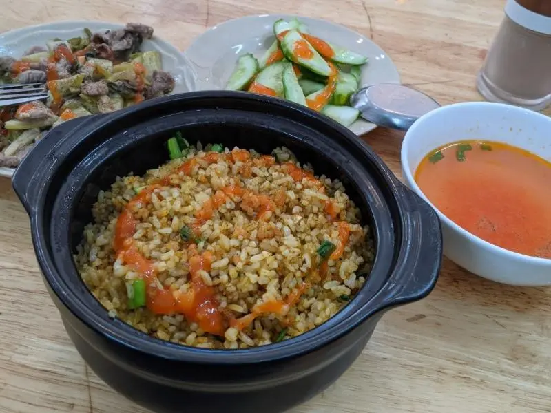 Top 10 qu&aacute;n cơm rang dưa b&ograve; thơm ngon, hương vị đậm chất phố cổ 7