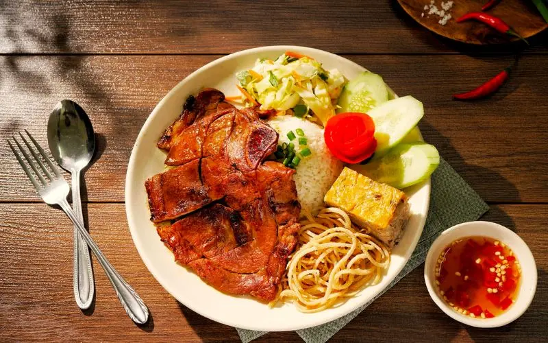 Top 10 qu&aacute;n cơm tấm H&agrave; Nội ngon bổ rẻ rất được ưa chuộng 4
