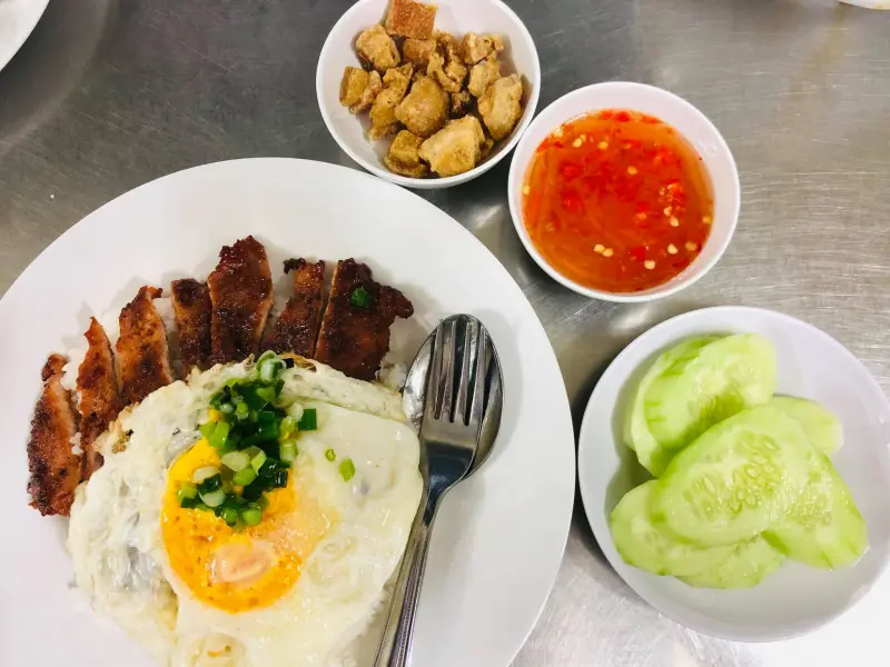 Top 10 qu&aacute;n cơm tấm H&agrave; Nội ngon bổ rẻ rất được ưa chuộng 11
