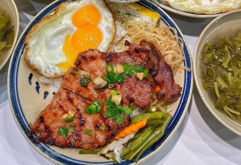 Top 10 qu&aacute;n cơm tấm H&agrave; Nội ngon bổ rẻ rất được ưa chuộng 3
