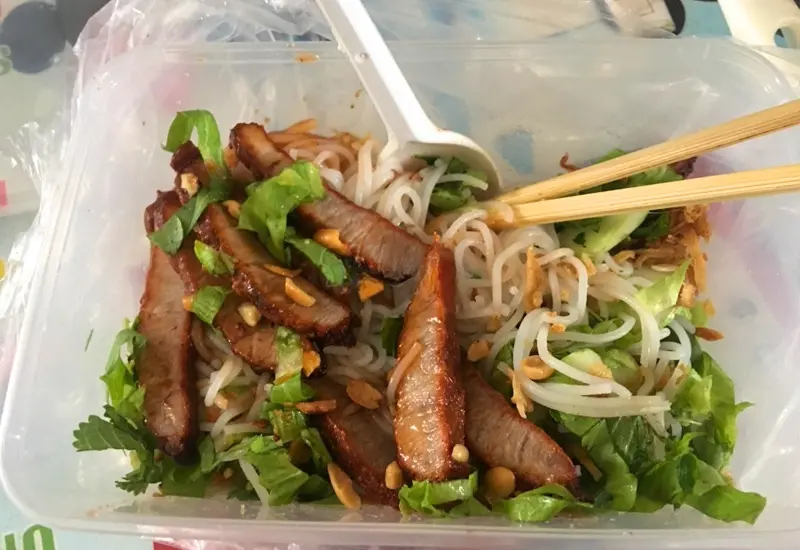 Top 11 qu&aacute;n b&uacute;n thịt nướng H&agrave; Nội ngon nức tiếng, chuẩn vị 8