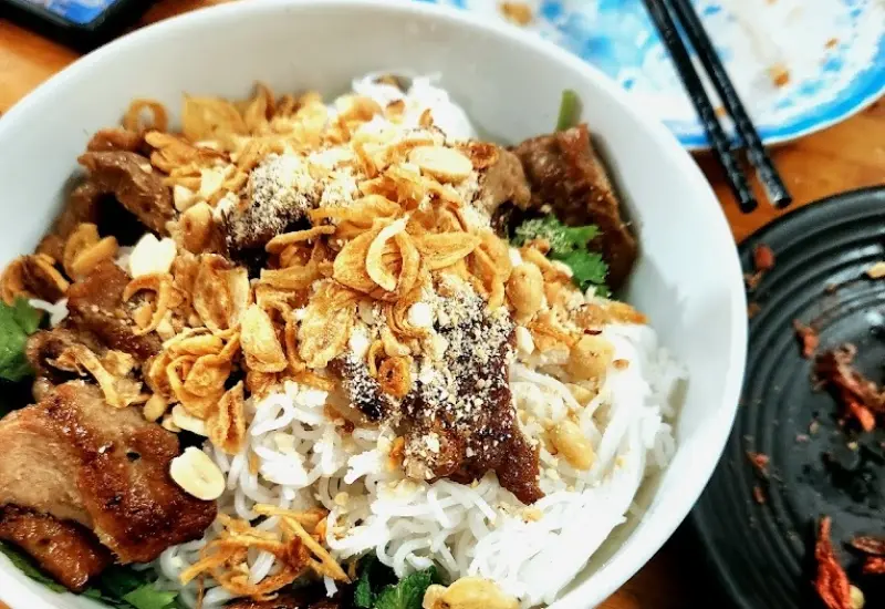 Top 11 qu&aacute;n b&uacute;n thịt nướng H&agrave; Nội ngon nức tiếng, chuẩn vị 10