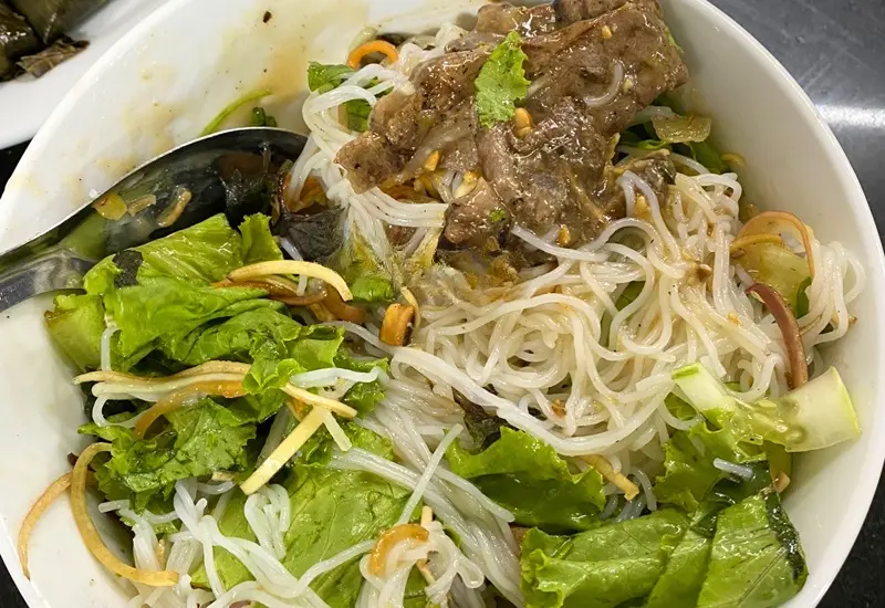 Top 11 qu&aacute;n b&uacute;n thịt nướng H&agrave; Nội ngon nức tiếng, chuẩn vị 9