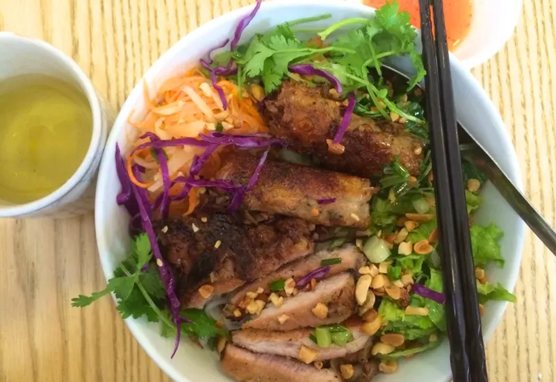 Top 11 qu&aacute;n b&uacute;n thịt nướng H&agrave; Nội ngon nức tiếng, chuẩn vị 6