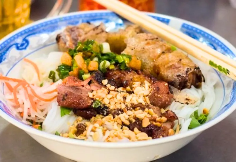 Top 11 qu&aacute;n b&uacute;n thịt nướng H&agrave; Nội ngon nức tiếng, chuẩn vị 11