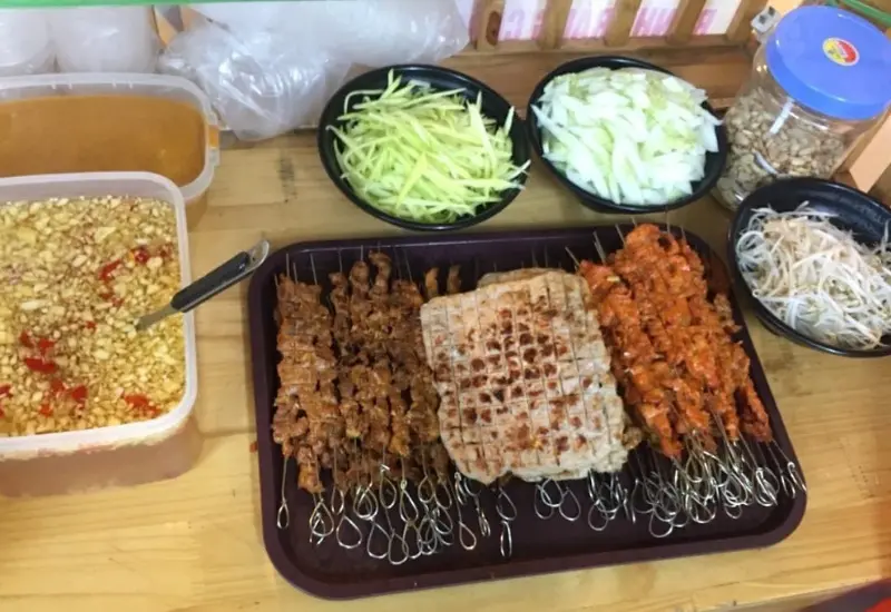 Top 11 qu&aacute;n b&uacute;n thịt nướng H&agrave; Nội ngon nức tiếng, chuẩn vị 4